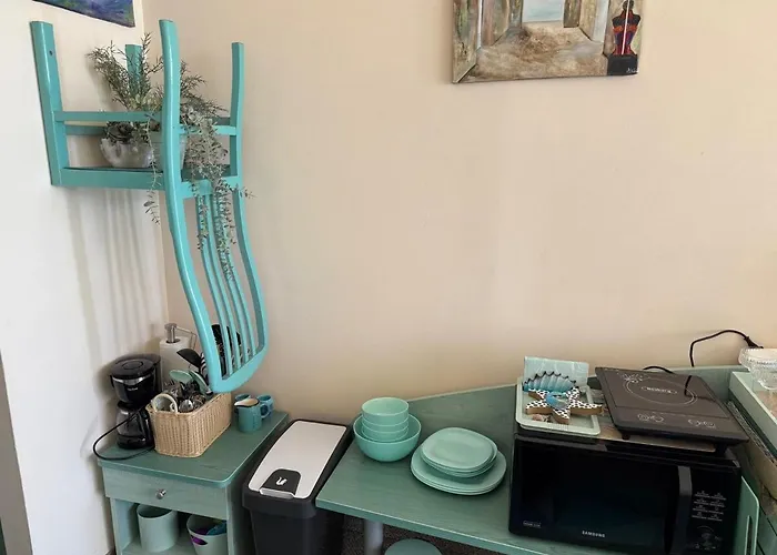 Seaview - 10 Meters To The Warna