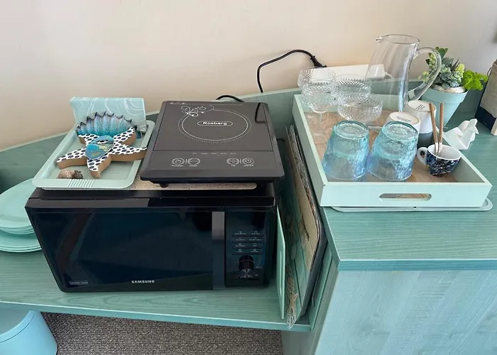 Seaview - 10 Meters To The Warna